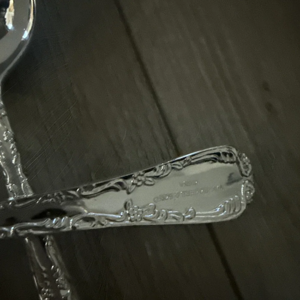 International Rogers Bros Silverplate Enchanted Rose 6 Place Oval Soup Spoons 7